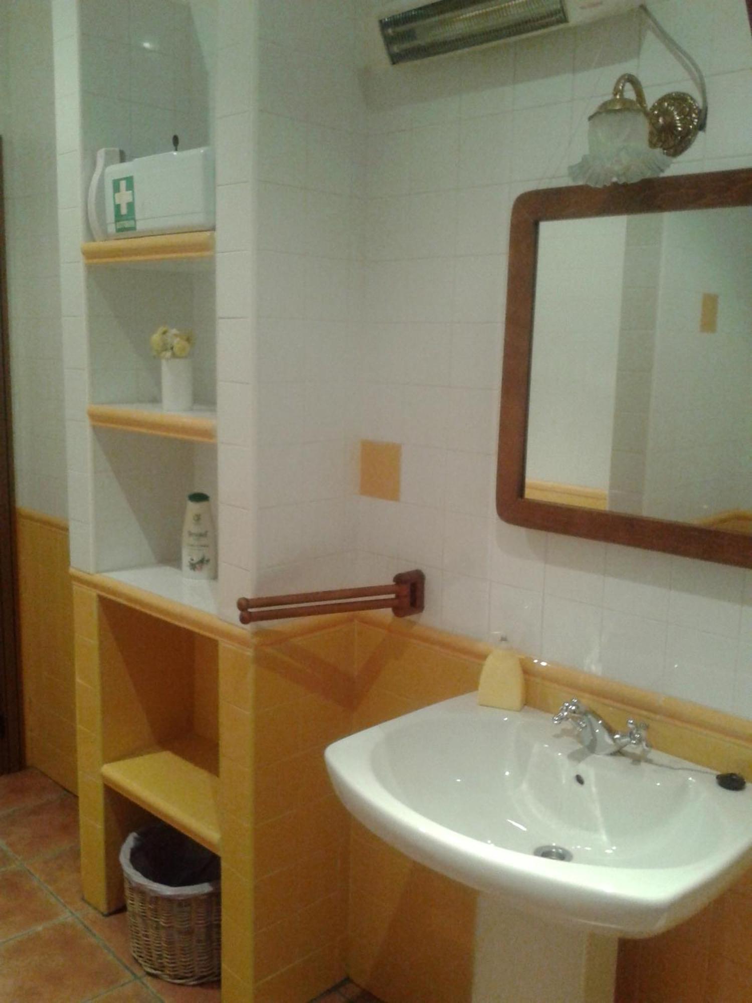 El Hogar De Ardwina Guest House Alia Luaran gambar